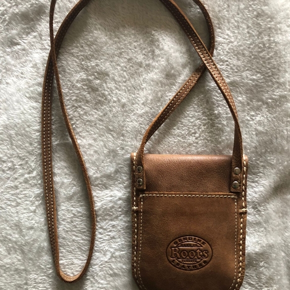 Brand new Roots sling bang collector's item - Picture 8 of 8